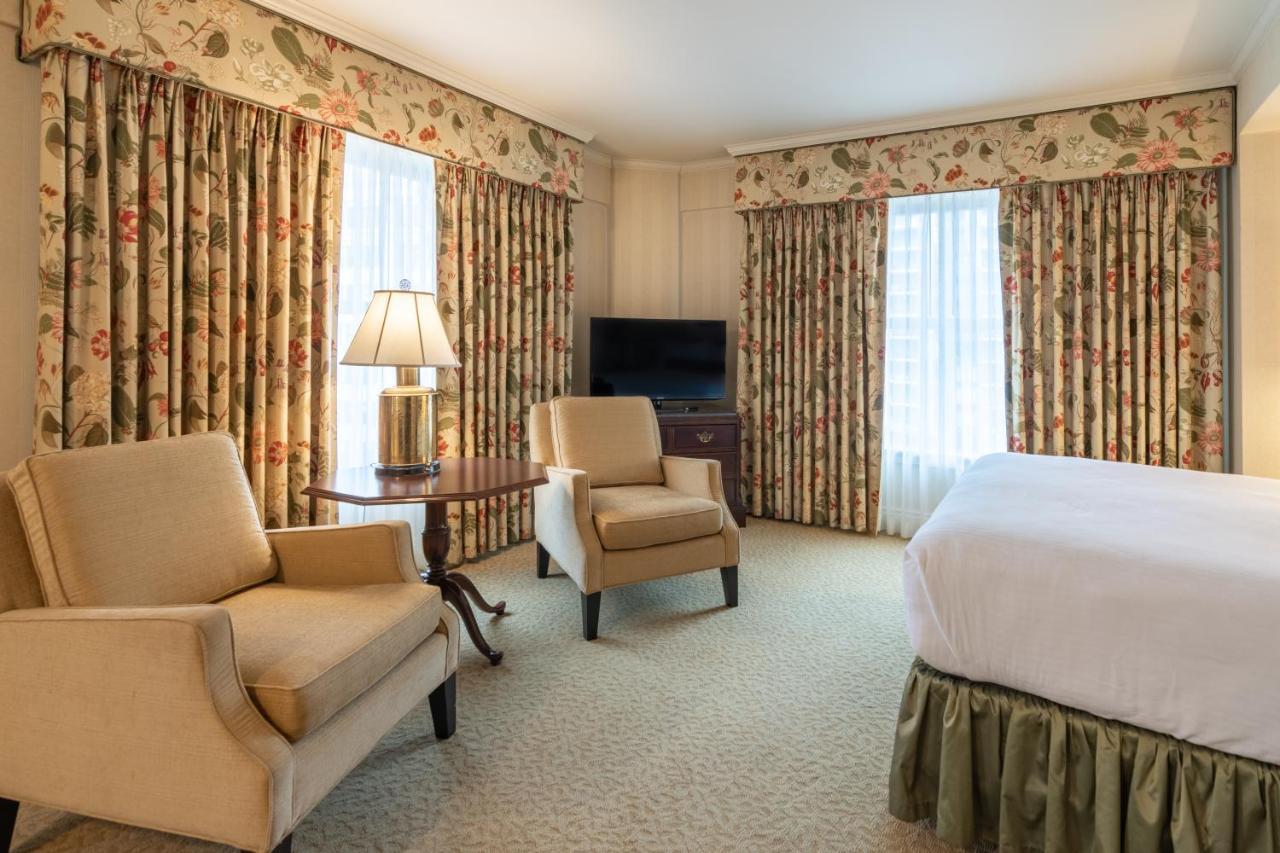 Deluxe Queen Room